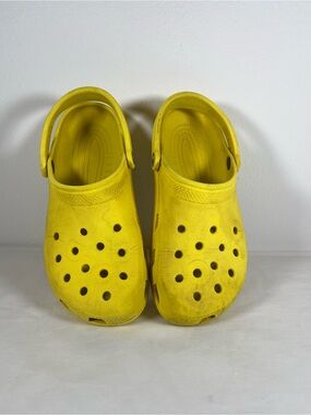 CROCS Classic Clog in Bright Yellow